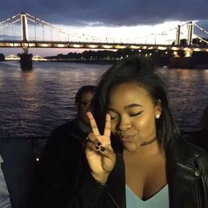 Meet your Posher, Lauren